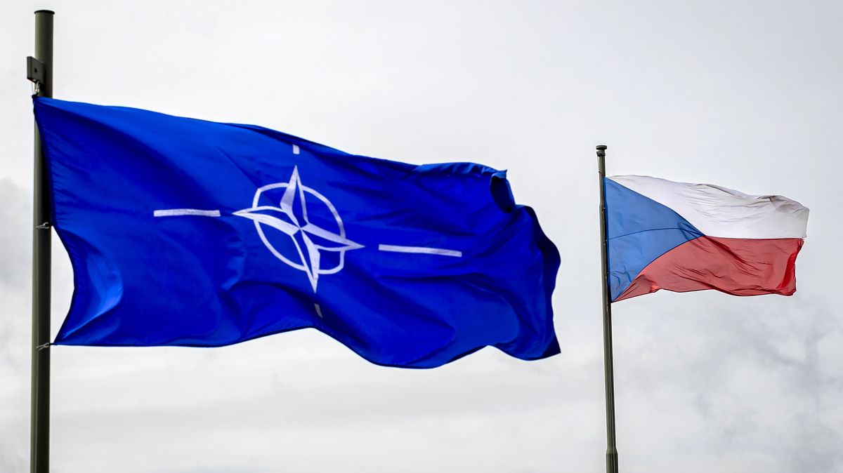 Čtvrtstoletí pod ochranou NATO